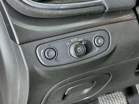 Used 2019 Buick Encore Sport Touring FWD image 17