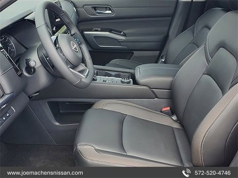 New 2025 Nissan Pathfinder SL image 20