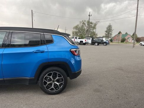 Used 2025 Jeep Compass Limited AWD/4WD image 6