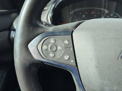 Used 2022 Chevrolet Traverse LT image 17