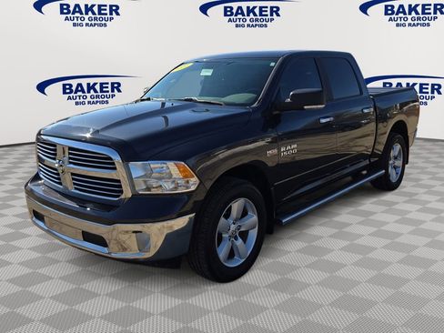 Used 2017 RAM 1500 Classic SLT w/ SLT Plus D￩cor Group image 8