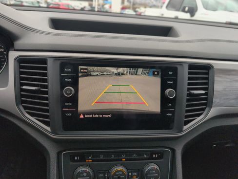 Used 2020 Volkswagen Atlas Cross Sport SE w/ Panoramic Sunroof Package image 21