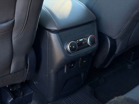 Used 2025 Ford Explorer Active image 25