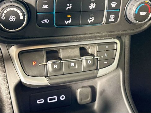 Used 2024 GMC Terrain SLE image 17