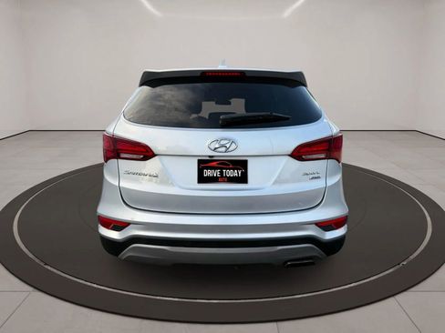 Used 2017 Hyundai Santa Fe Sport image 4
