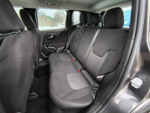 Used 2019 Jeep Renegade Sport image 17