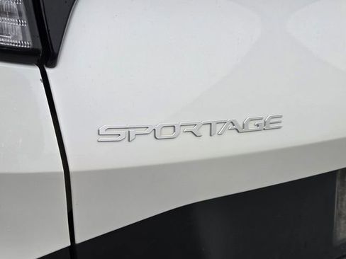 Used 2024 Kia Sportage LX FWD image 8