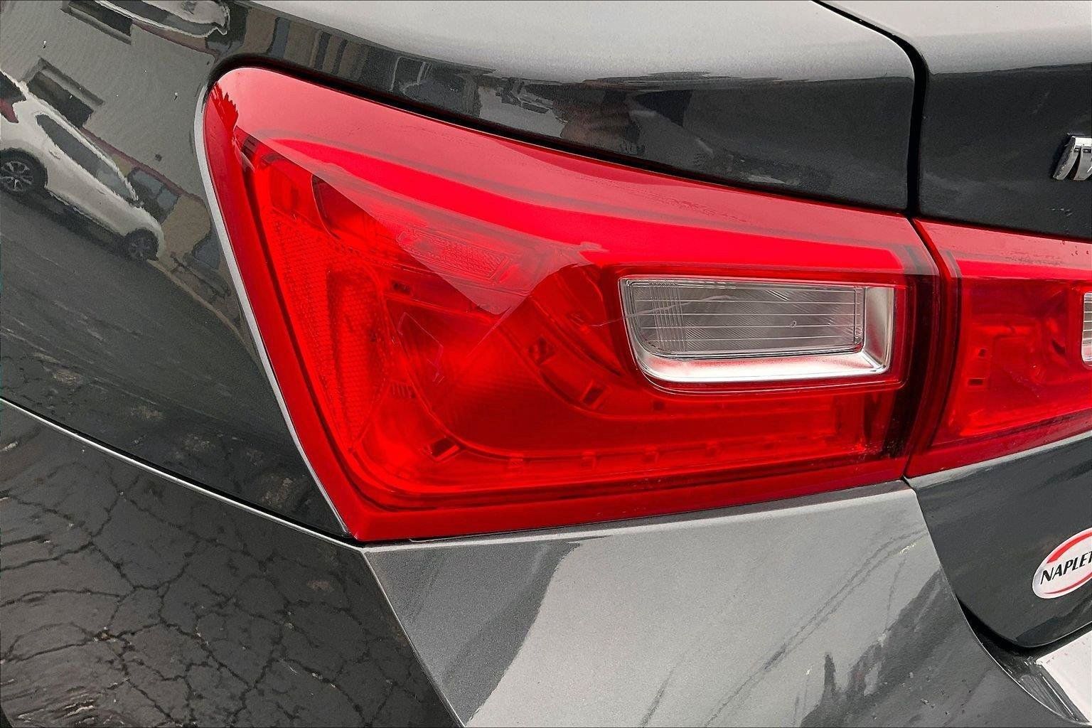 Used 2017 Chevrolet Malibu LT FWD image 29