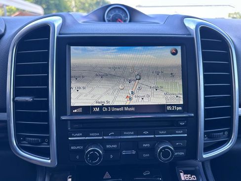 Used 2016 Porsche Cayenne AWD/4WD image 27