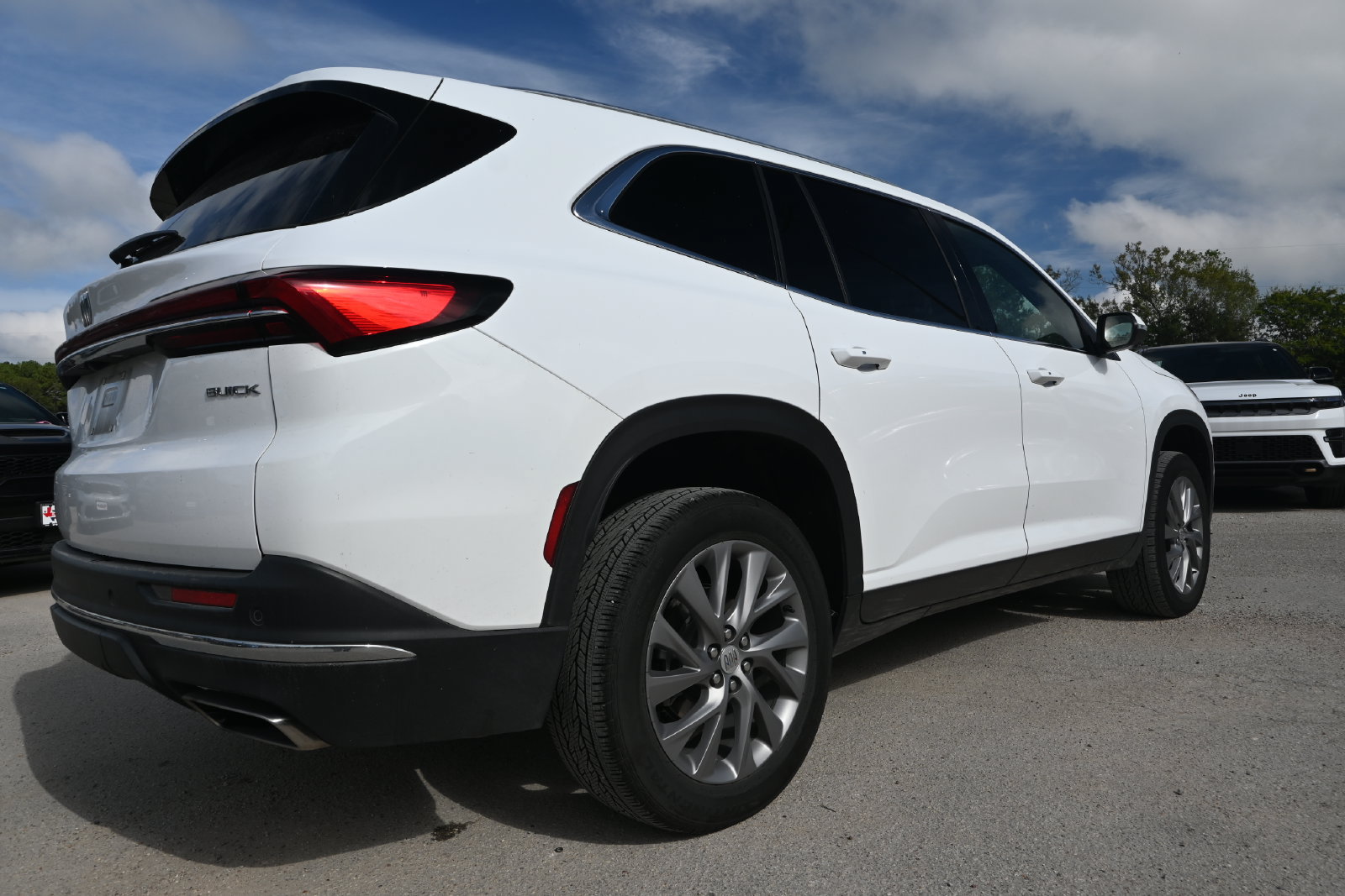 Used 2026 Buick Enclave Preferred FWD image 2