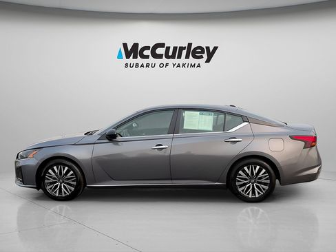 Used 2024 Nissan Altima 2.5 SV FWD image 8