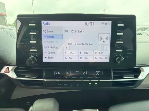 Used 2024 Toyota Sienna LE FWD image 15