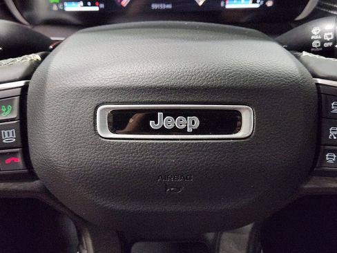 Used 2022 Jeep Grand Cherokee Limited image 50