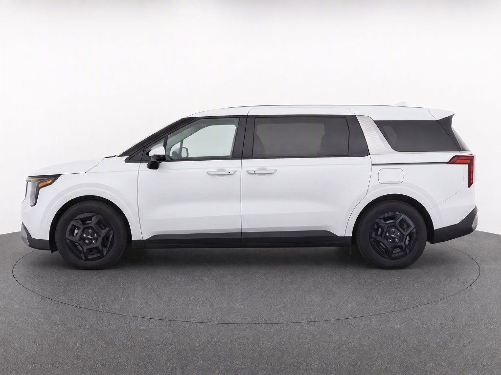 Used 2025 Kia Carnival FWD image 5