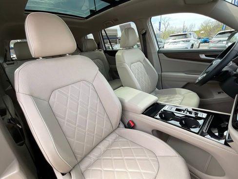 Used 2024 Volkswagen Atlas SEL Premium R-Line image 19