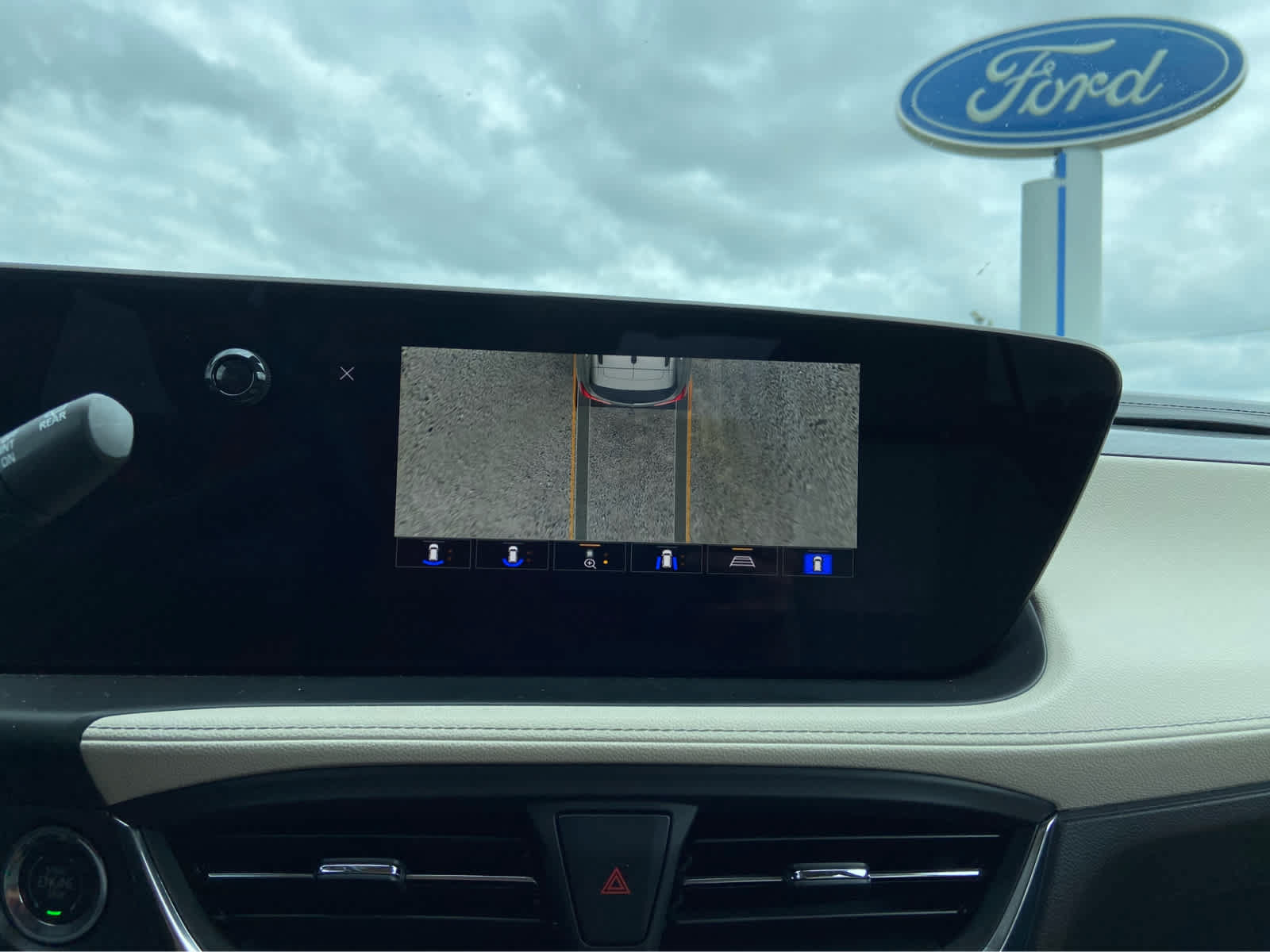 Used 2025 Buick Encore GX Avenir w/ Avenir Technology Package AWD/4WD image 32