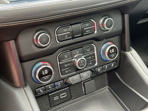 Used 2024 GMC Yukon AT4 w/ AT4 Premium Package AWD/4WD image 14