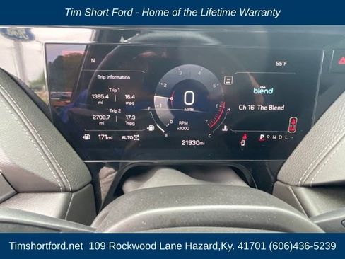 Used 2025 GMC Yukon Denali AWD/4WD image 13