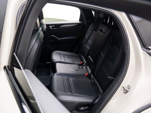 Certified 2023 Porsche Cayenne image 17