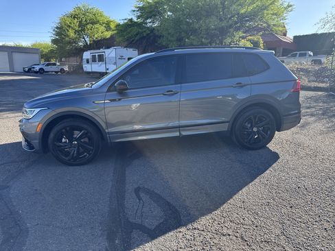 Used 2024 Volkswagen Tiguan SE R-Line image 4