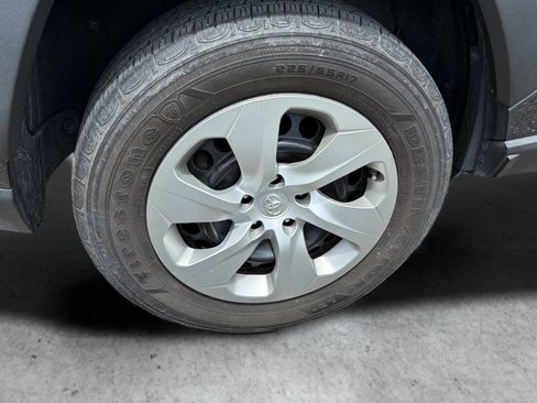 Used 2021 Toyota RAV4 LE AWD/4WD image 24