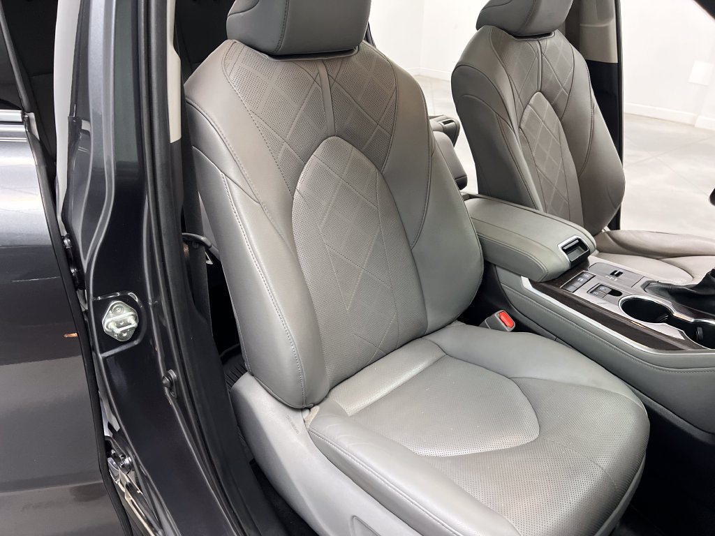 Used 2020 Toyota Highlander Platinum FWD image 35