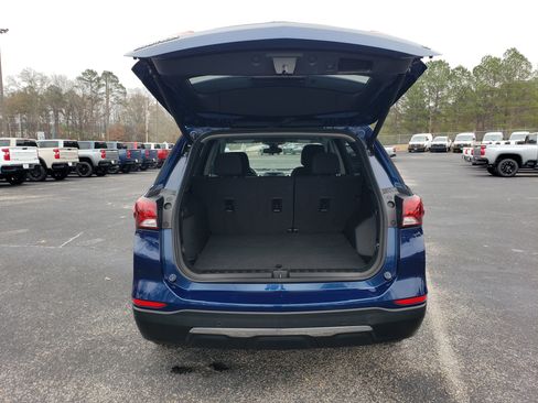 Used 2022 Chevrolet Equinox LT w/ Driver Convenience Package image 9