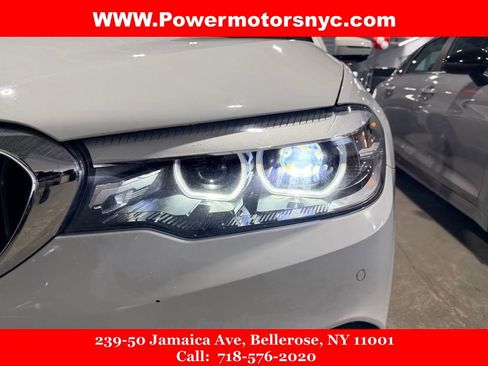 Used 2020 BMW 530e w/ M Sport Package image 9
