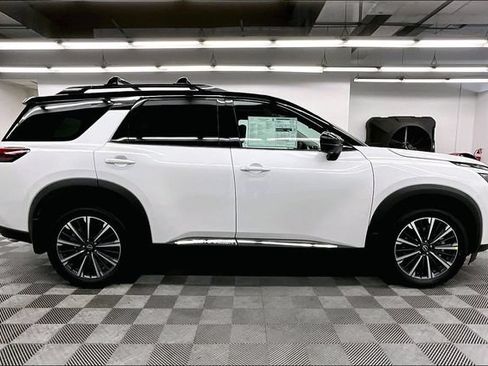 New 2026 Nissan Pathfinder Platinum AWD/4WD image 18
