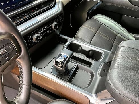 Used 2023 Chevrolet Silverado 1500 High Country w/ High Country Premium Package AWD/4WD image 17
