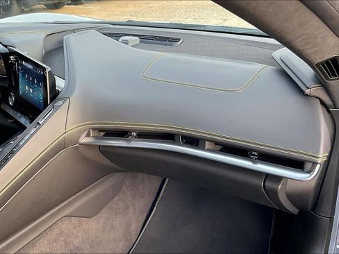 Used 2024 Chevrolet Corvette Stingray Premium Cpe w/ Z51 Performance Package image 17