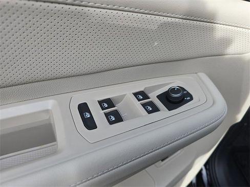 New 2026 Volkswagen Atlas SE image 25