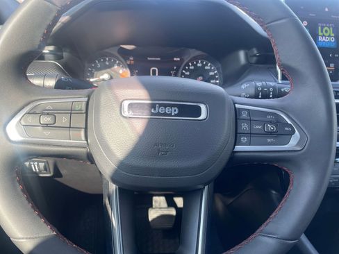 Used 2025 Jeep Compass Trailhawk image 27