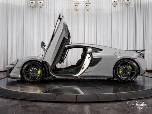Used 2017 McLaren 570S RWD image 12