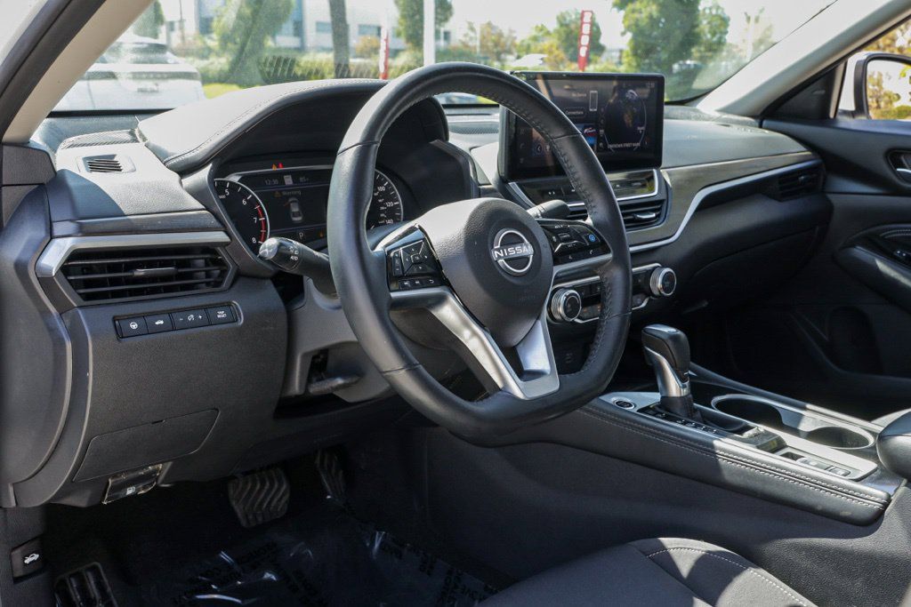 Used 2023 Nissan Altima 2.5 SV w/ SV Premium Package FWD image 17