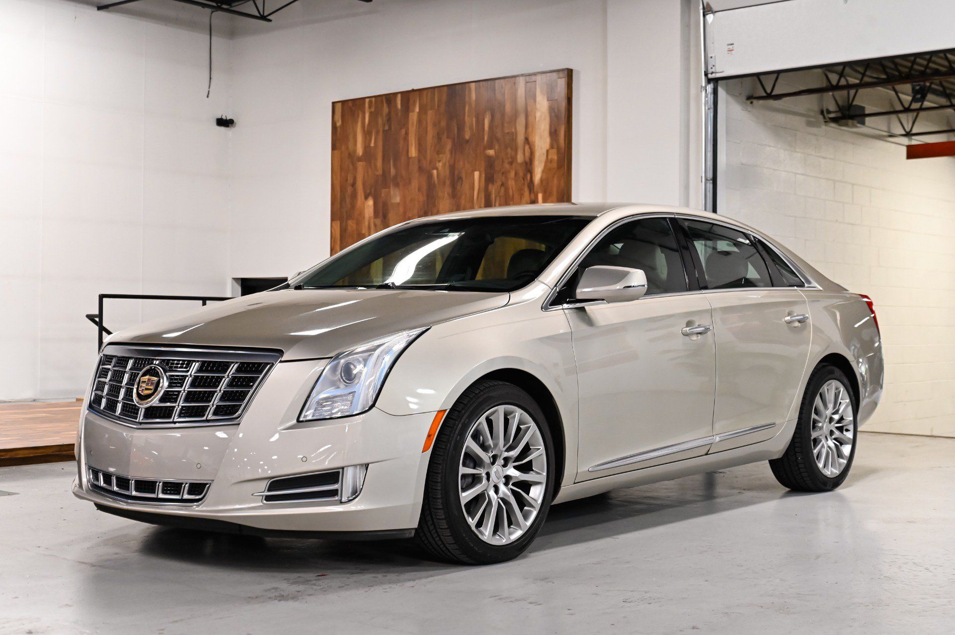 Used 2015 Cadillac XTS Luxury w/ Driver Awareness Package AWD/4WD image 2