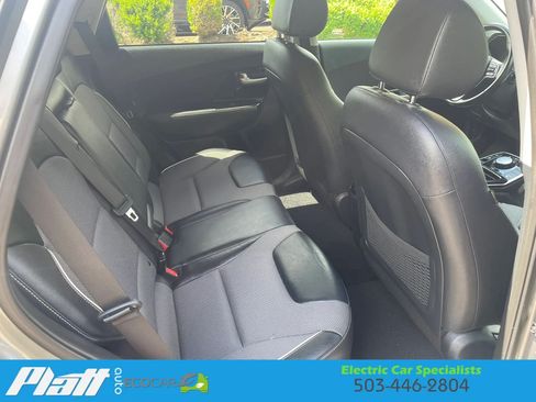 Used 2022 Kia Niro EX FWD image 43