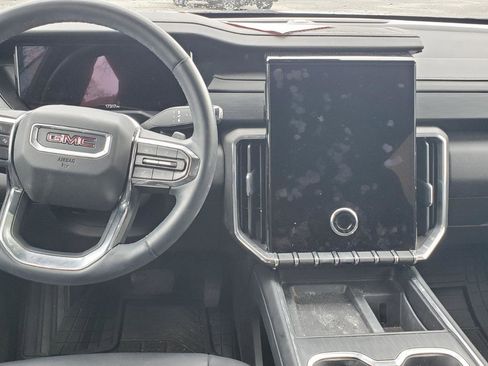 Used 2024 GMC Acadia Elevation image 8