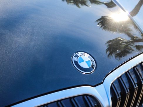 Certified 2025 BMW 330i Sedan w/ Convenience Package image 9