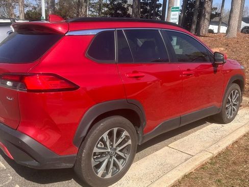 Used 2023 Toyota Corolla Cross XLE w/ Convenience Package image 3