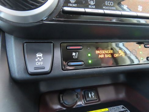 Used 2019 Toyota RAV4 Limited w/ Advanced Technology Package image 30