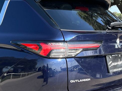 Used 2025 Mitsubishi Outlander SE AWD/4WD image 12