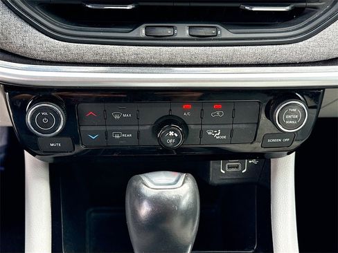 Used 2022 Jeep Compass Latitude image 17