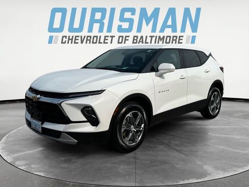 Used 2025 Chevrolet Blazer LT AWD/4WD image 2