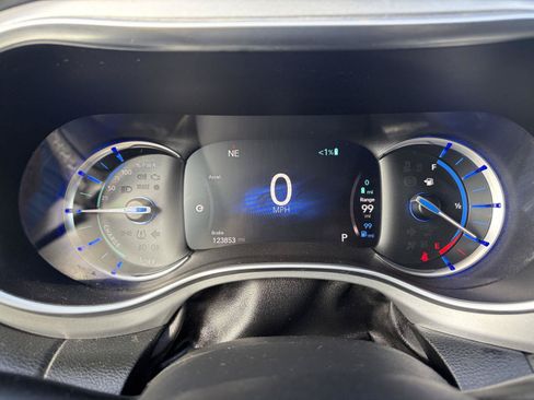 Used 2019 Chrysler Pacifica Touring-L w/ S Appearance Package FWD image 19