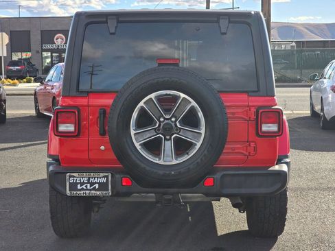 Used 2020 Jeep Wrangler Unlimited Sahara image 4