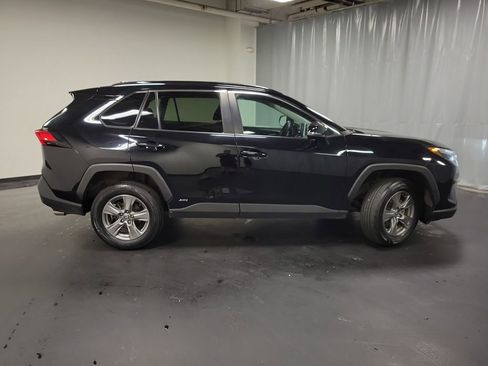 Used 2024 Toyota RAV4 XLE AWD/4WD image 9