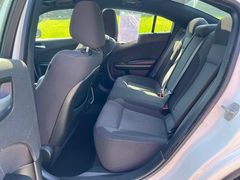 Used 2019 Dodge Charger SXT RWD image 9