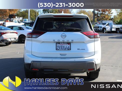 Used 2024 Nissan Rogue SL w/ SL Premium Package image 9
