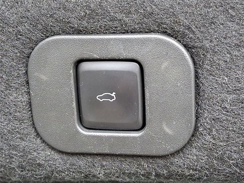 Used 2018 Lincoln Continental Select w/ Continental Climate Package image 28